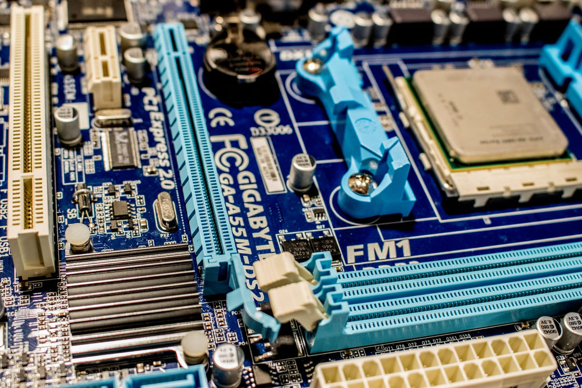 เจาะลึกการต่อสายไฟ PSU: ปลั๊ก 24 Pin, EPS 8 Pin, SATA ช็อตไปเท่าไรแล้วถึงจะจำ?